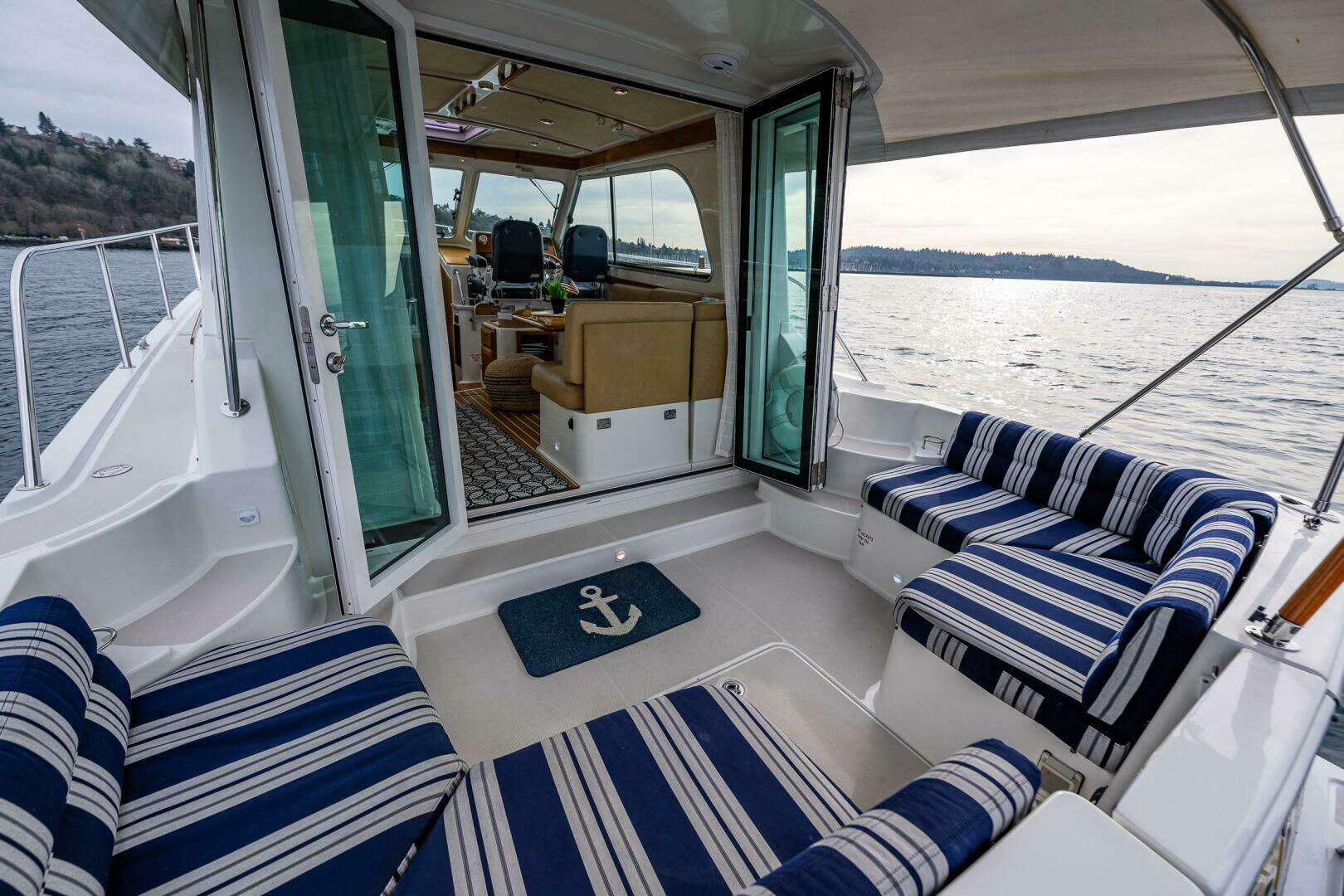 2010 Back Cove 37 - Image 22