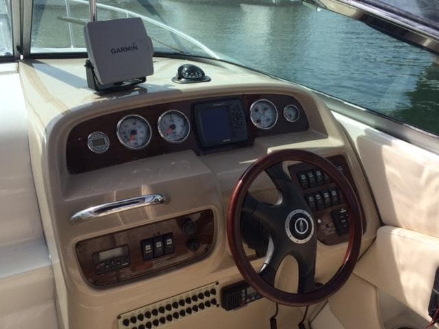 2007 Chaparral 275 SSi boat dashboard with Garmin navigation system and steering wheel.