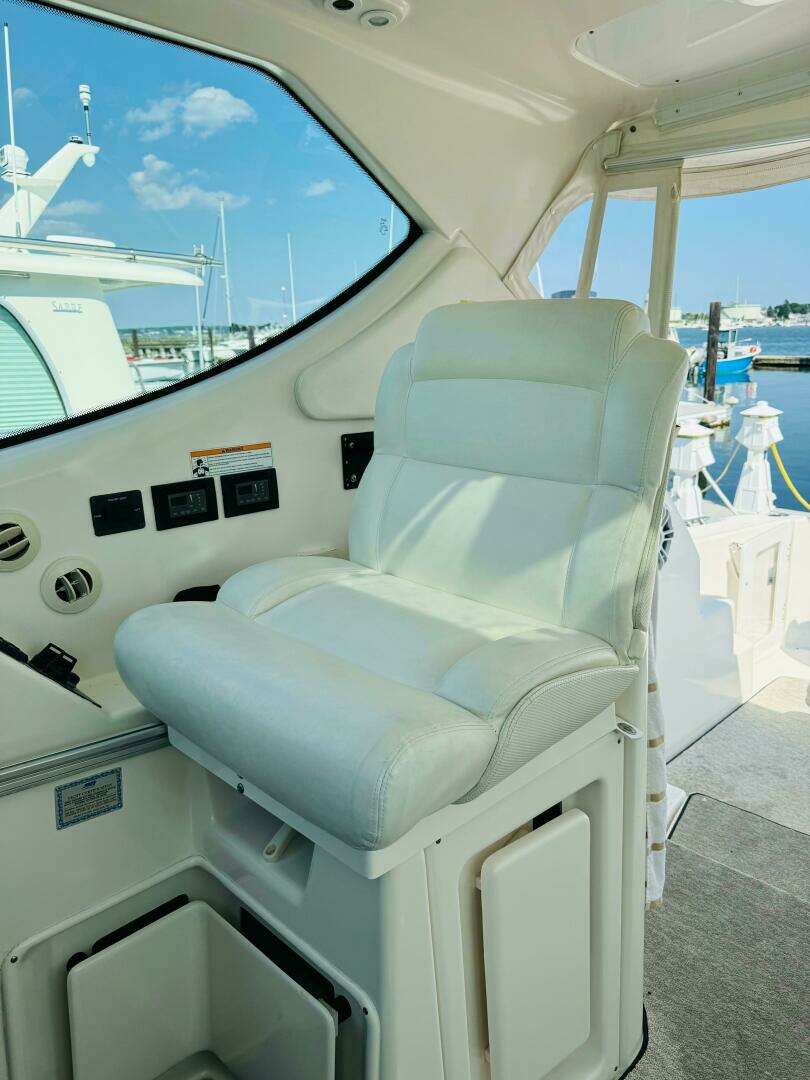2007 Tiara Yachts 3900 Sovran - Image 10