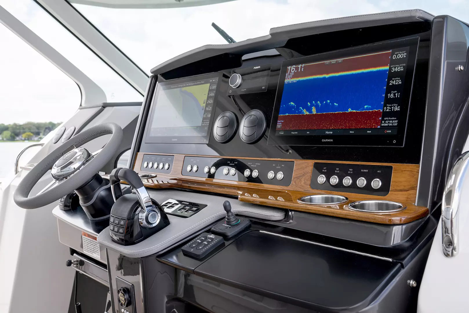 2021 Tiara Yachts 43LS - Image 12