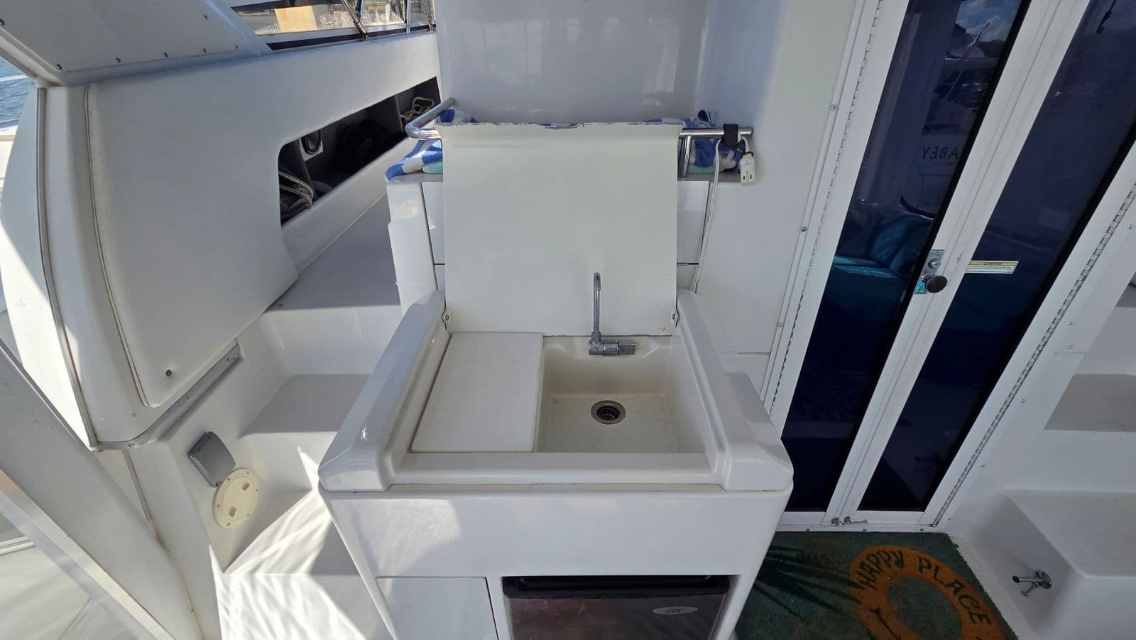 1998 Carver 405 Motor Yacht - 10