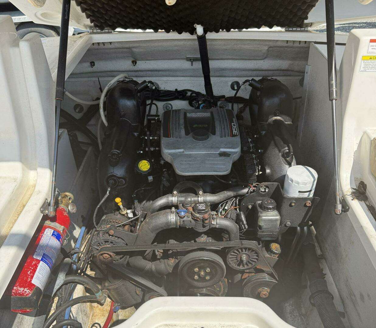 2014 Sea Ray 240 Sun Deck Outboard - Image 11