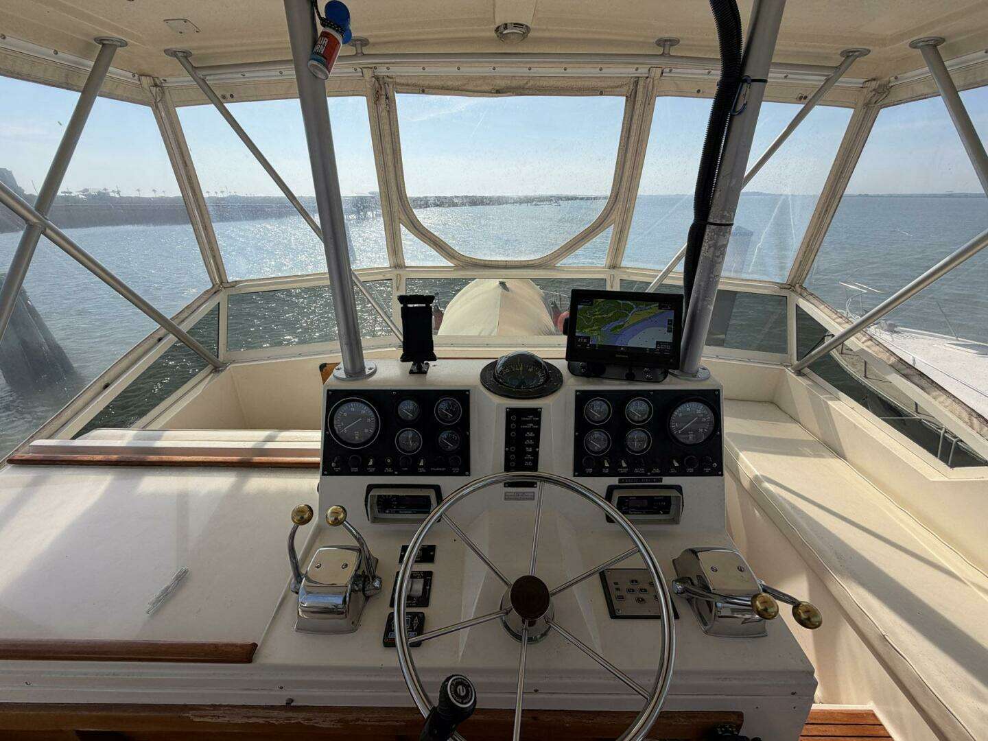 1987 Viking 44 Motor Yacht - Image 27