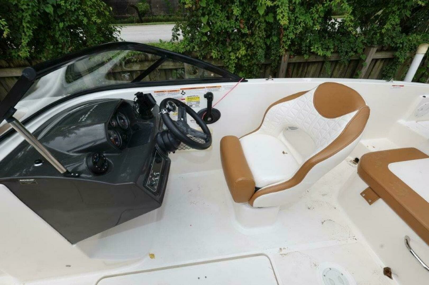 2019 Bayliner VR5 Bowrider OB - Image 10