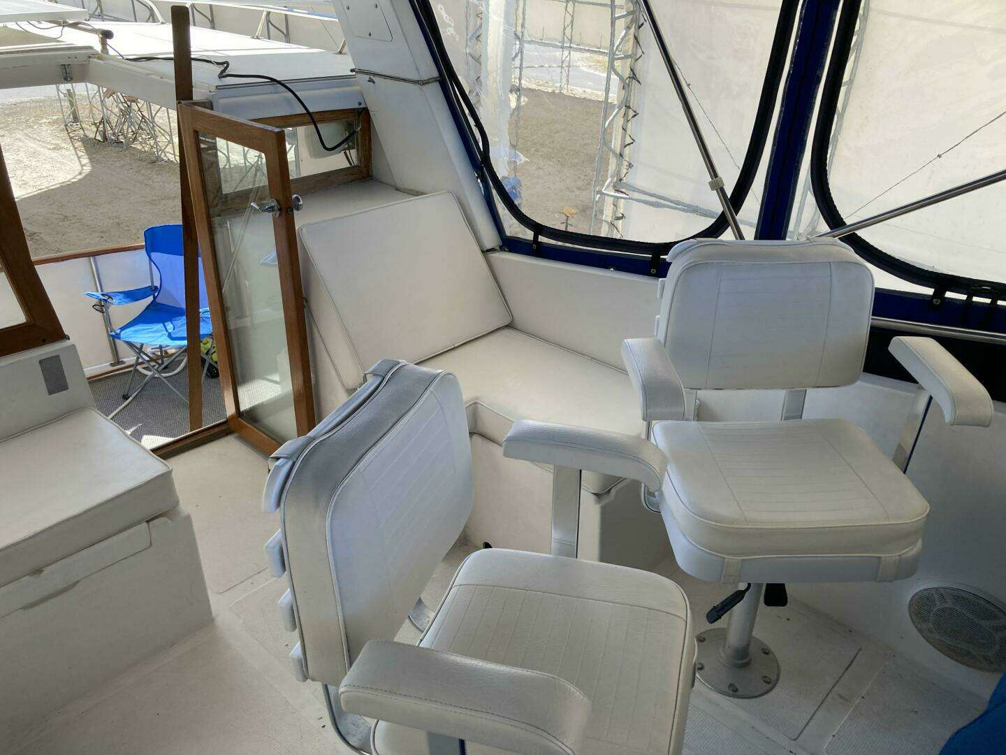 1986 Heritage East Sundeck 36 - Image 17