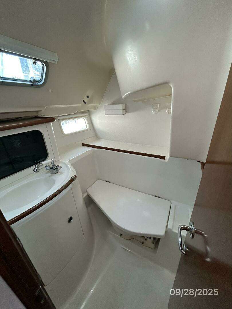 1998 Beneteau Oceanis 381 - Image 53