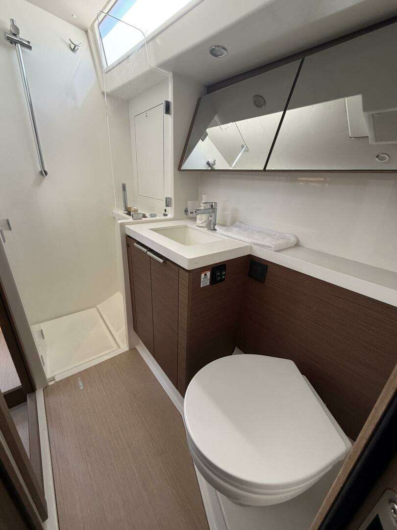 2022 Beneteau Oceanis Yacht - Image 28