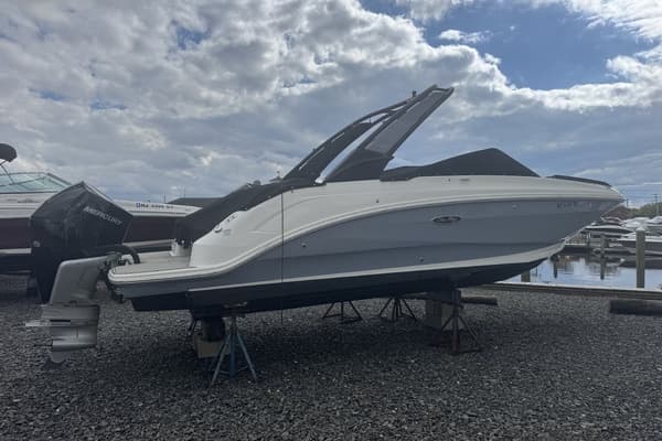 2024 Sea Ray SDX 250 Outboard - Image 1