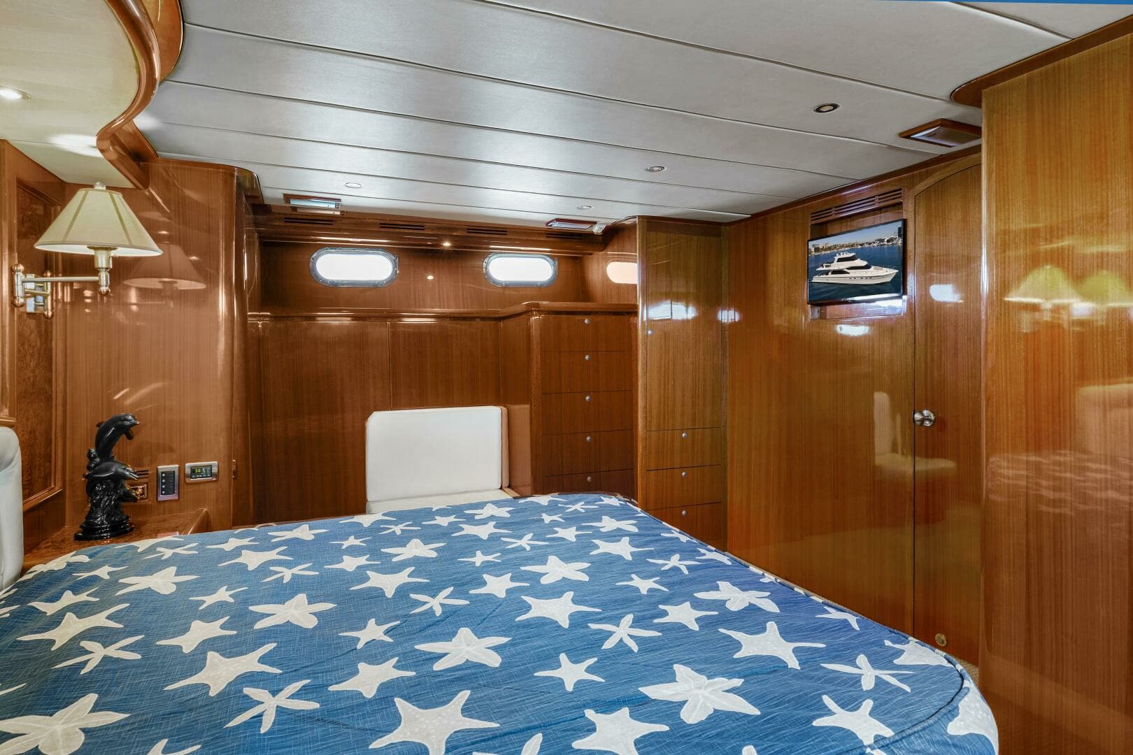2007 Hampton Cockpit Motoryacht - Image 16