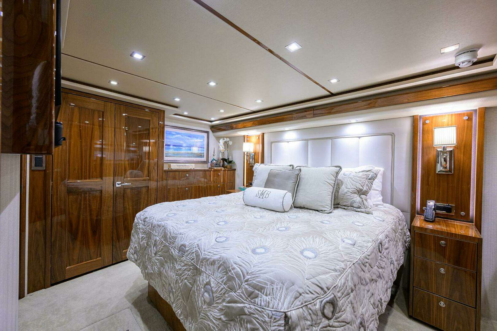2021 Viking 72 Convertible - Image 14