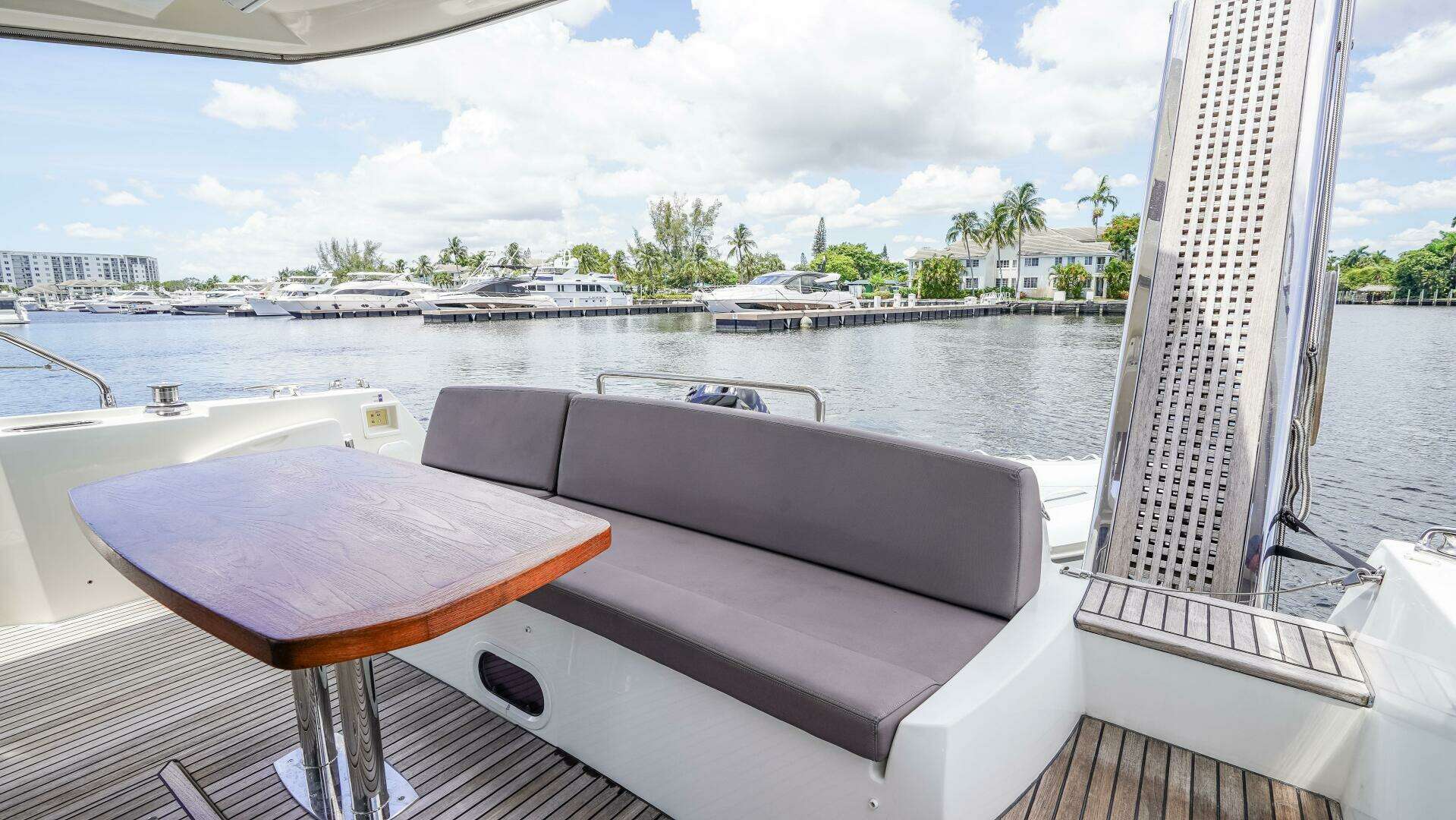 2018 Prestige 500 Flybridge - Image 10