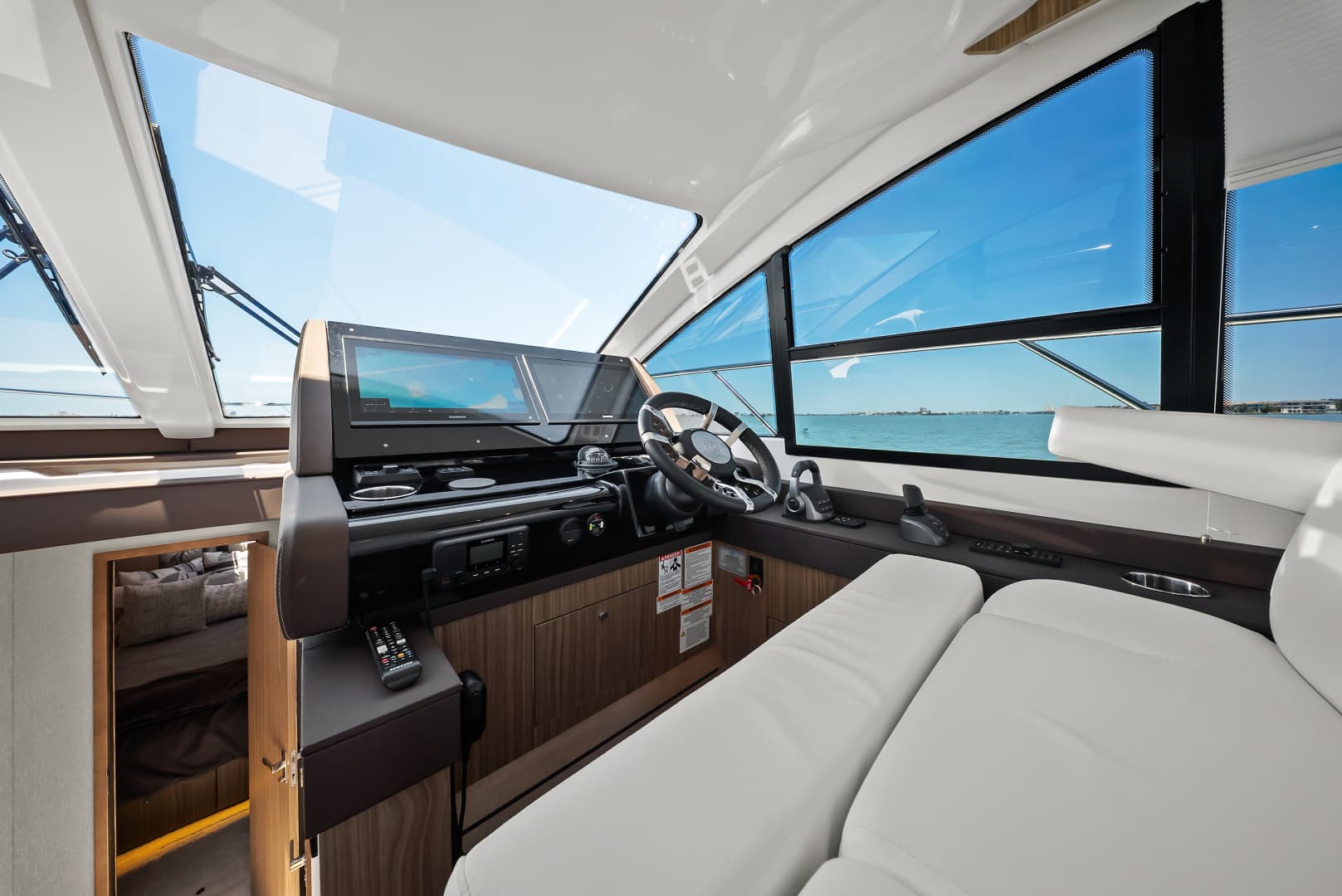 2025 Cruisers Yachts 50 Cantius - Image 61
