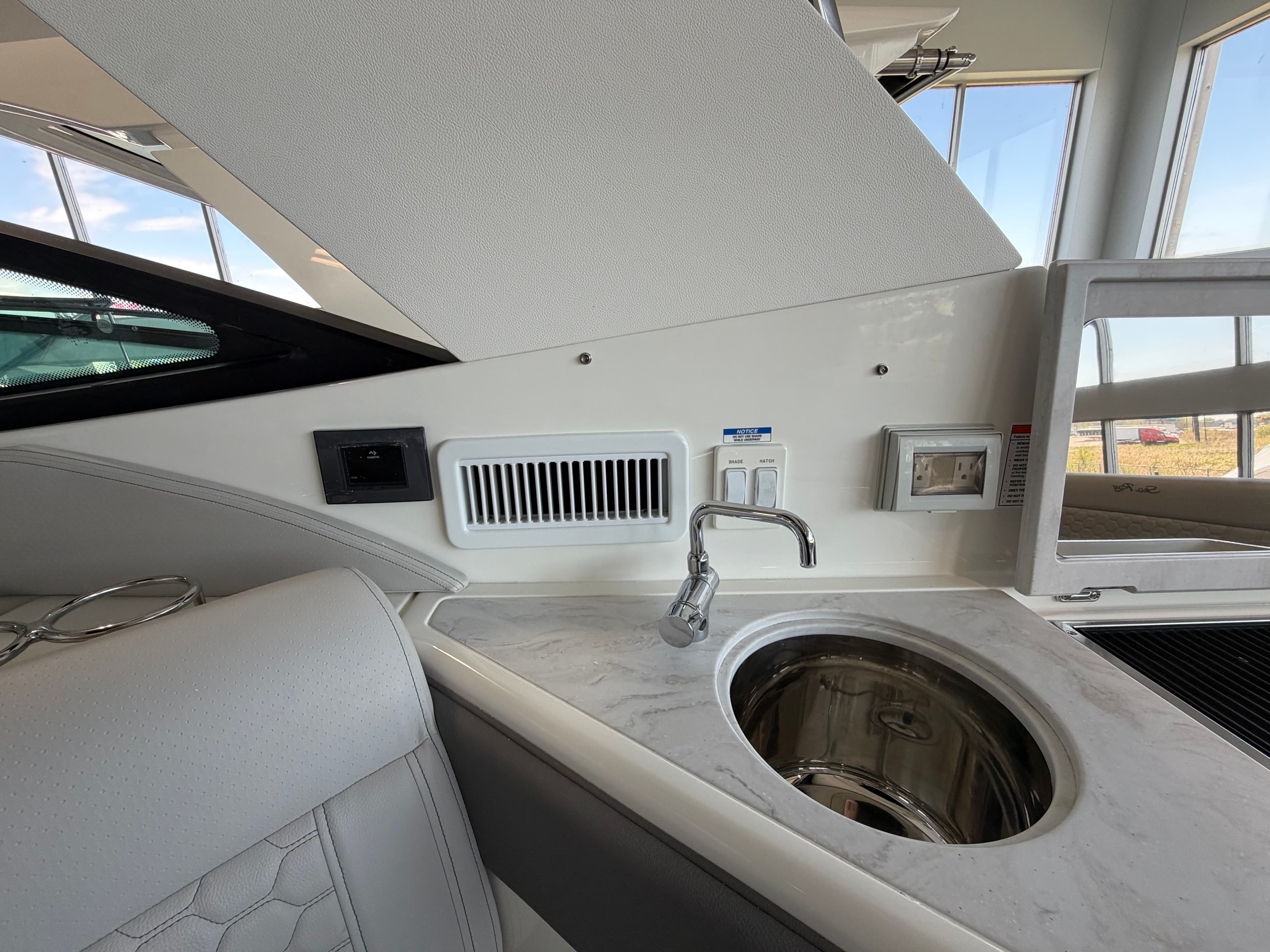 2026 Sea Ray Sundancer 320 - 14