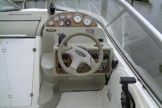 Cockpit of 2000 Bayliner 2455 Ciera Sunbridge with steering wheel and instrument panel.