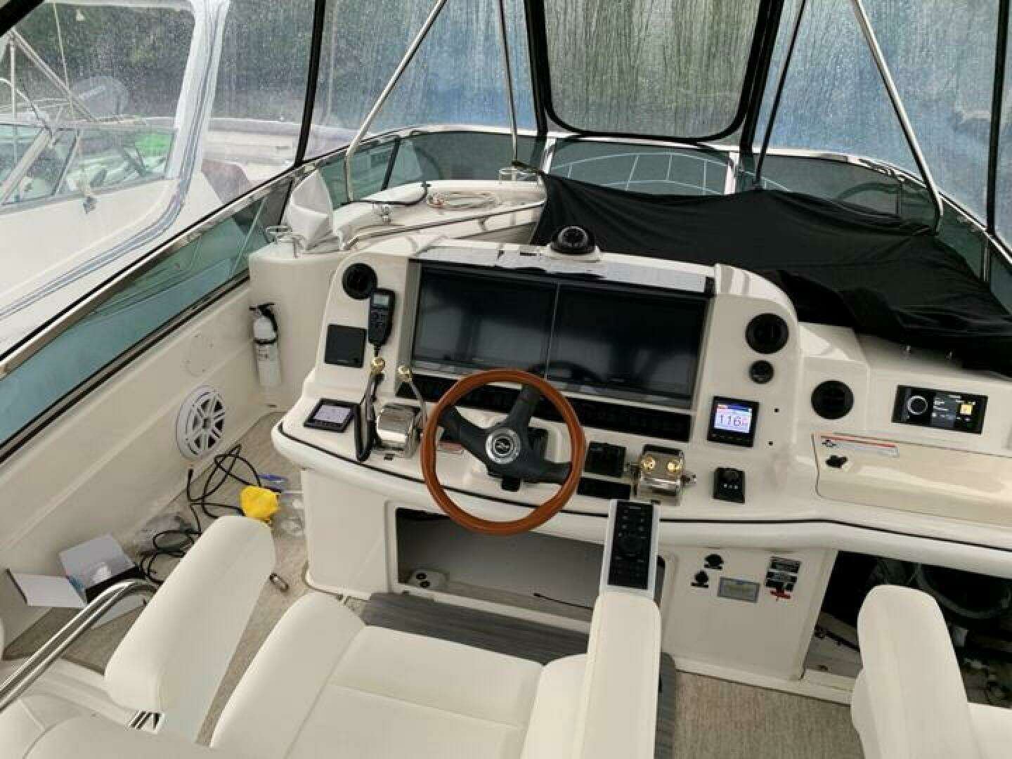 2006 Sea Ray 52 Sedan Bridge - Image 10