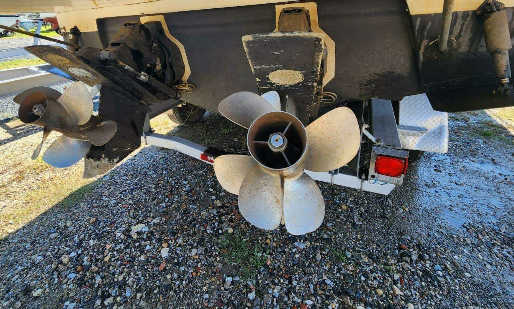 2007 Rinker 320 Express - Image 33