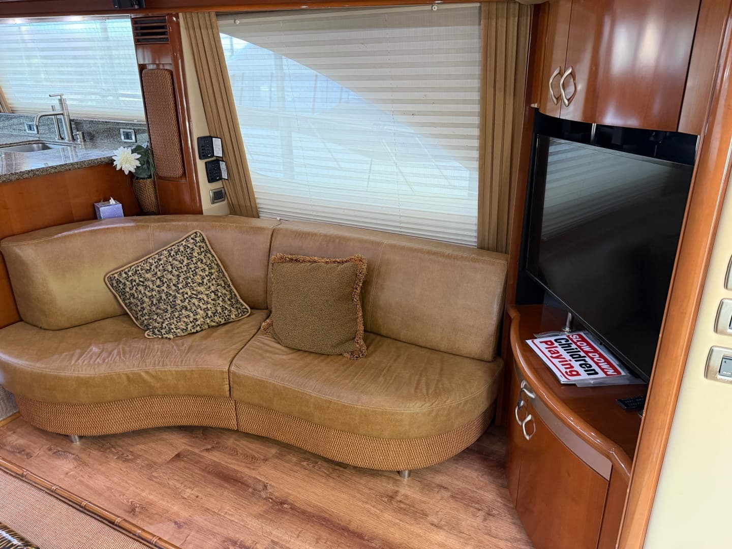 2005 Sea Ray 550 SEDAN BRIDGE - Image 28