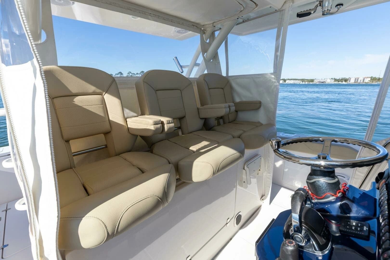 2019 Pursuit S 368 - Image 4