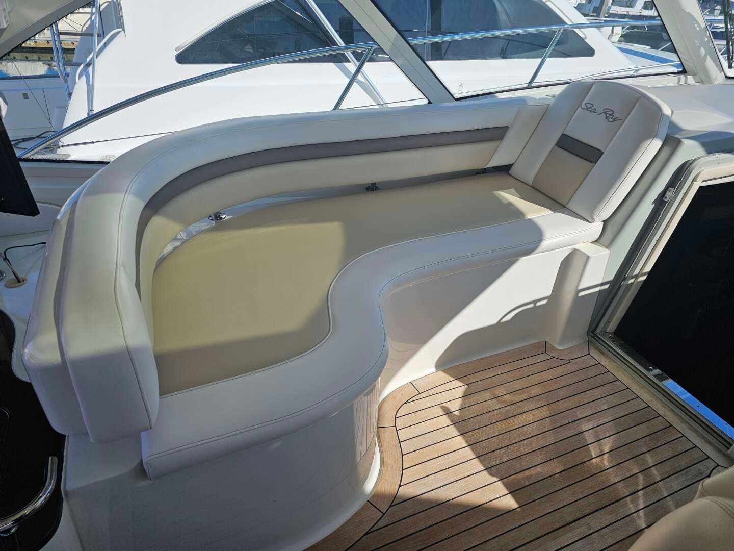 2012 Sea Ray 50 SUNDANCER - Image 17