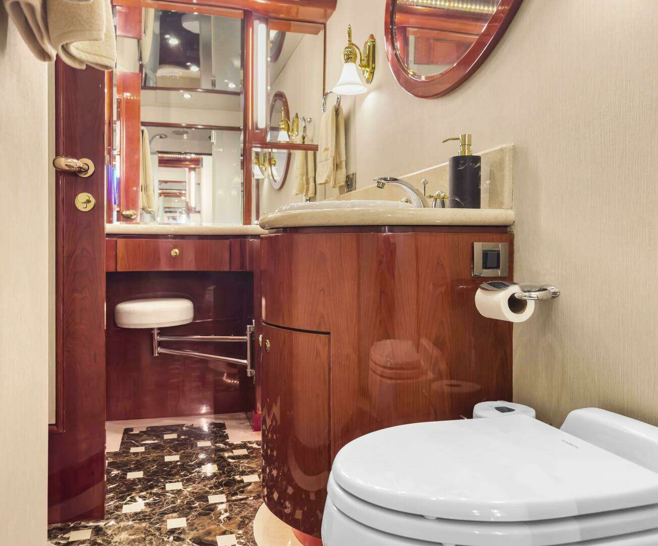 2005 Ocean Alexander 80 motoryacht - Image 45
