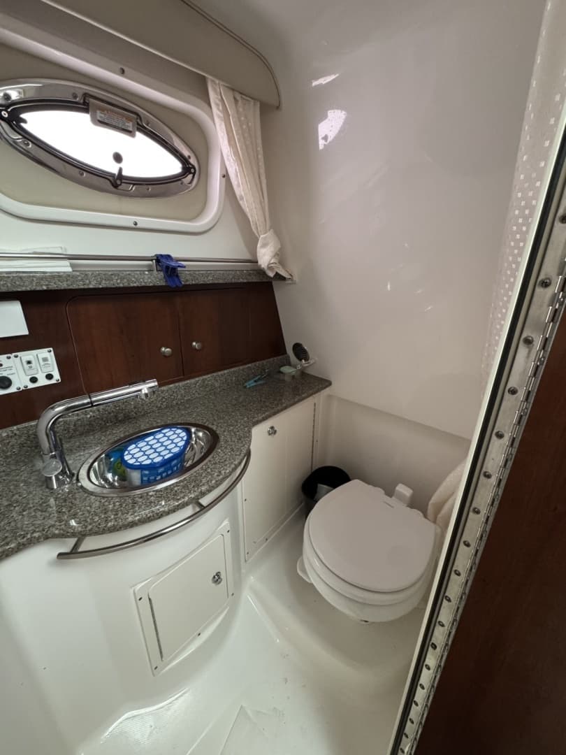 2018 Robalo 305 - Image 14
