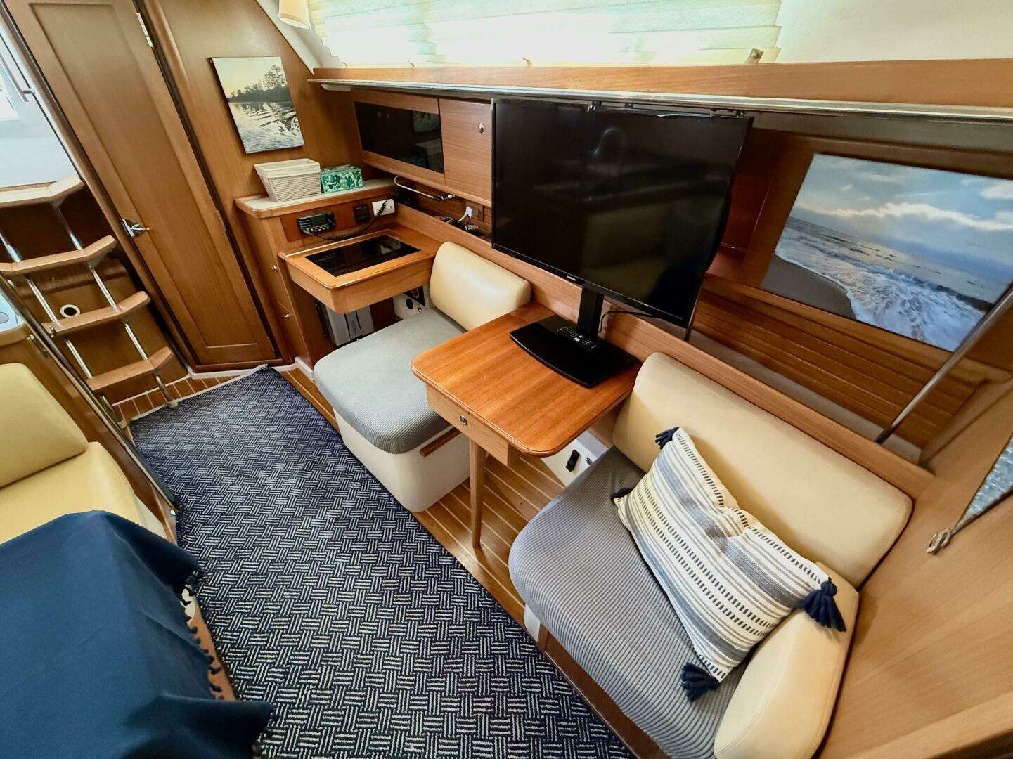 2011 Catalina 355 - Image 27