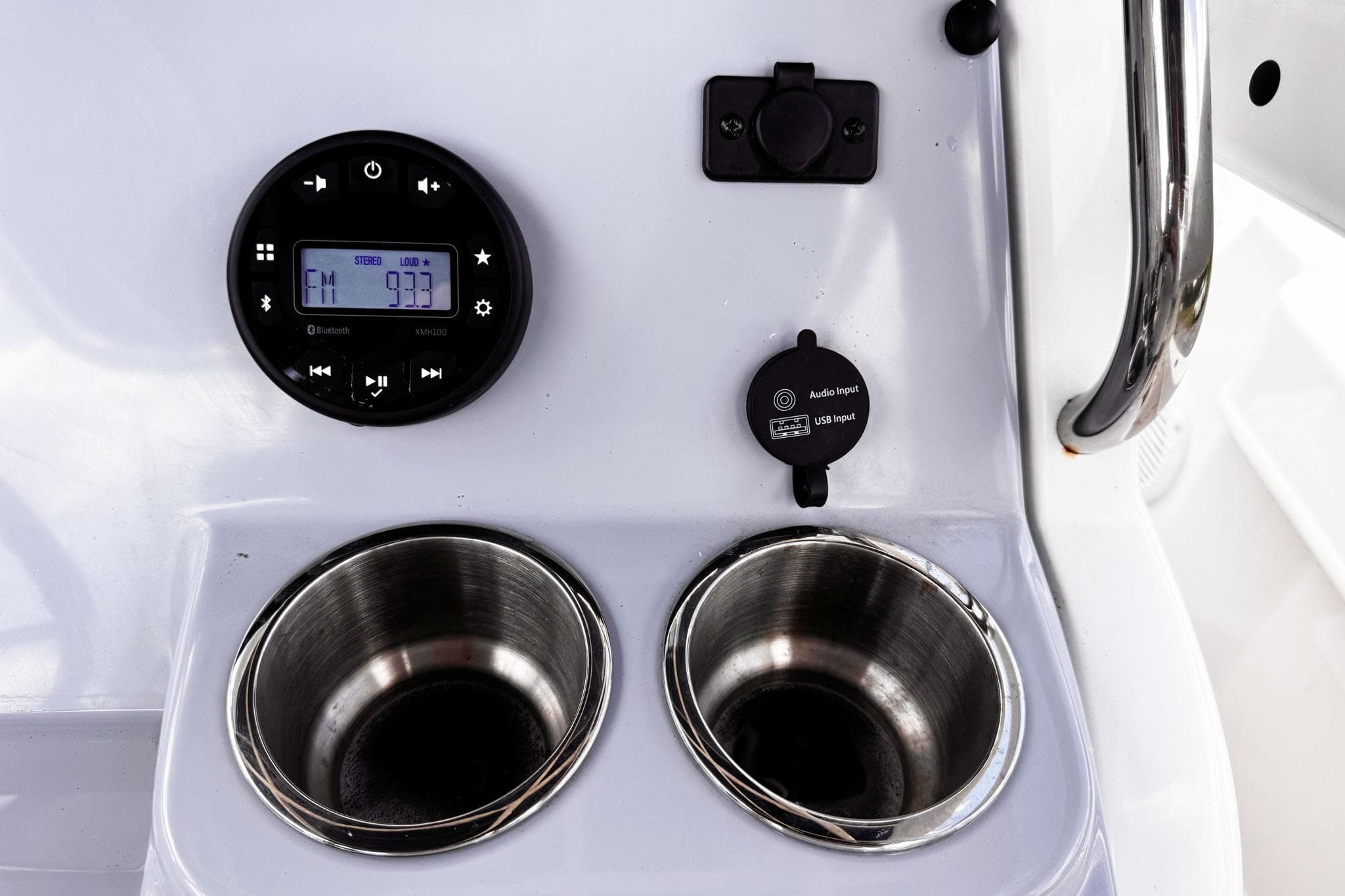 2023 Bayliner Trophy T20CC dashboard with stereo, cup holders, and USB input.