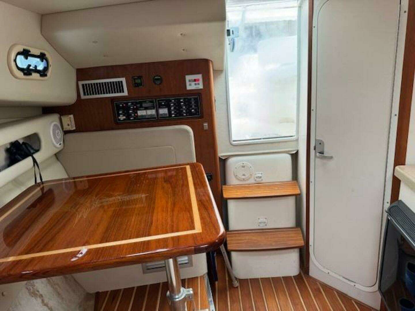 2002 Pursuit 3000 Express - Image 29