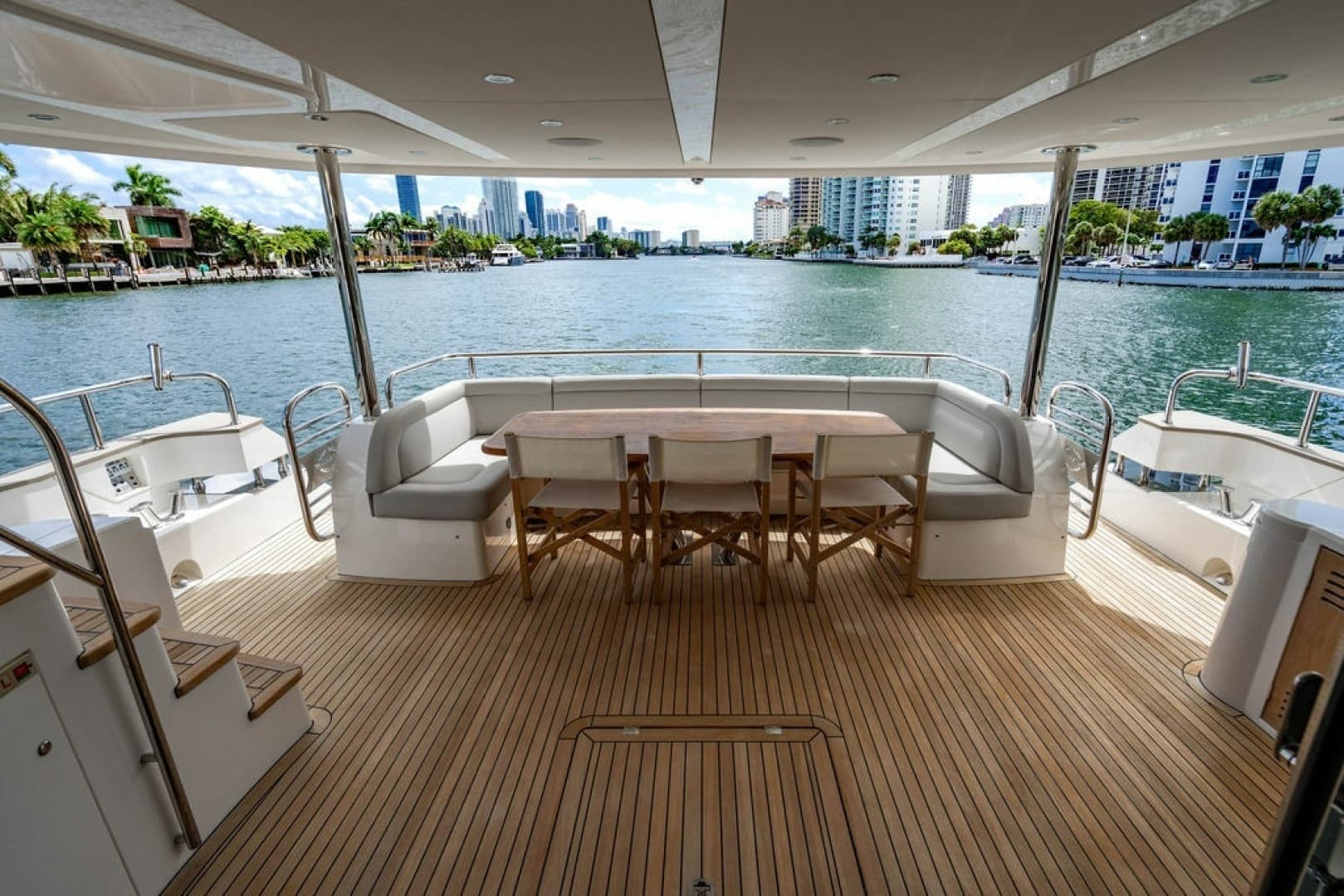 2019 Sunseeker 95 Motor Yacht - Image 14