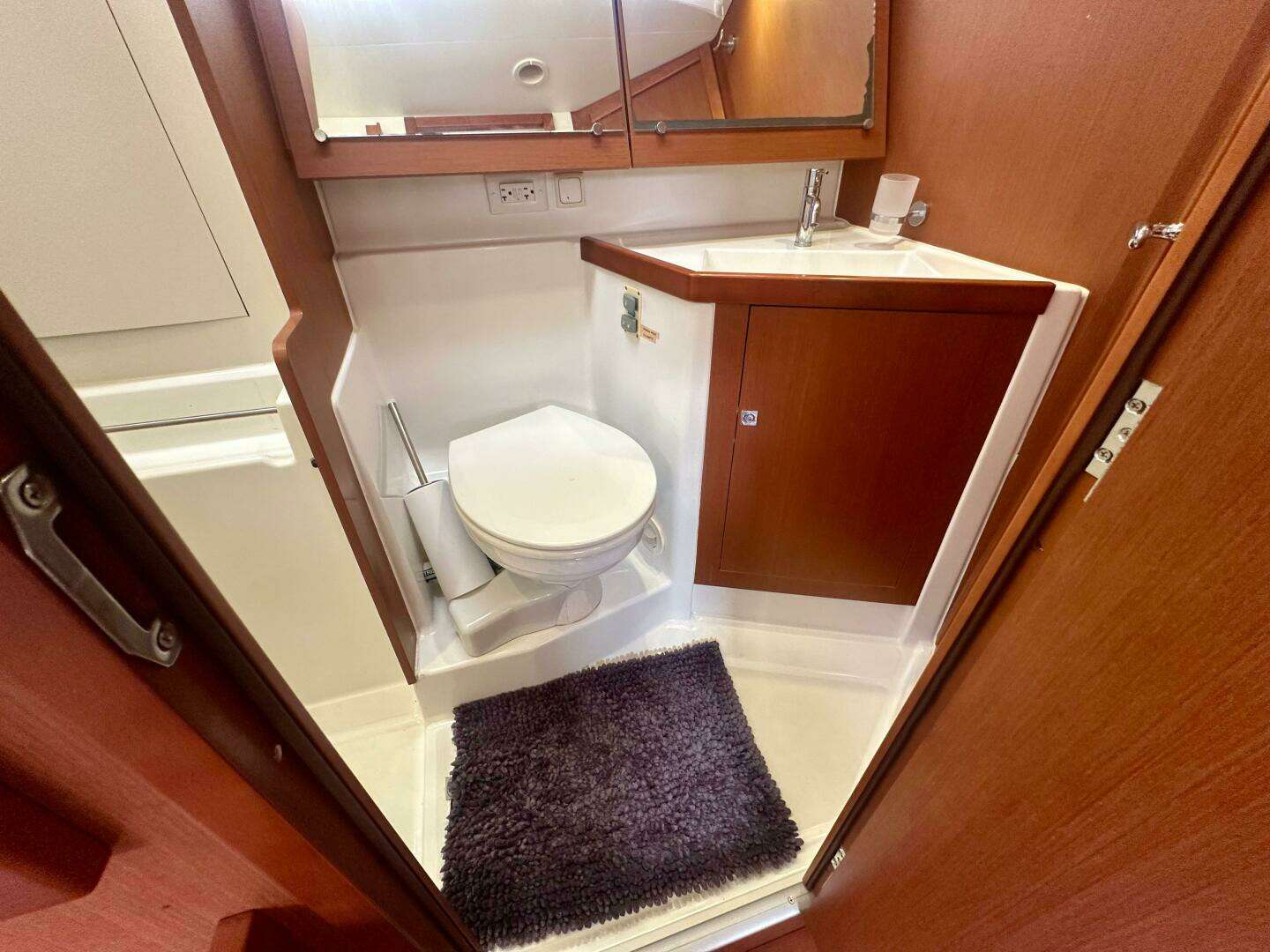 2015 Beneteau Oceanis 45 - Image 74