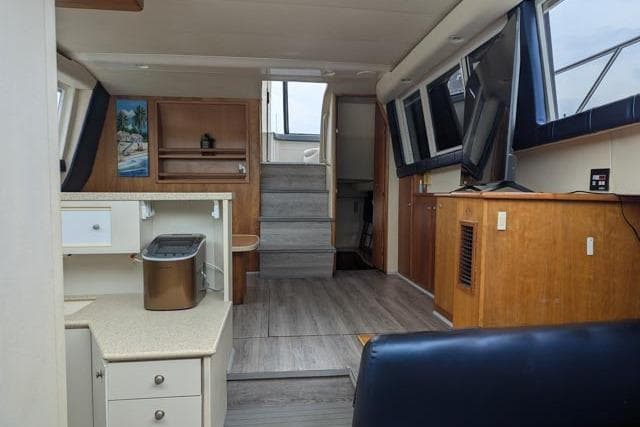 Interior of 1998 Silverton 402 Motor Yacht with modern furnishings and wood accents.