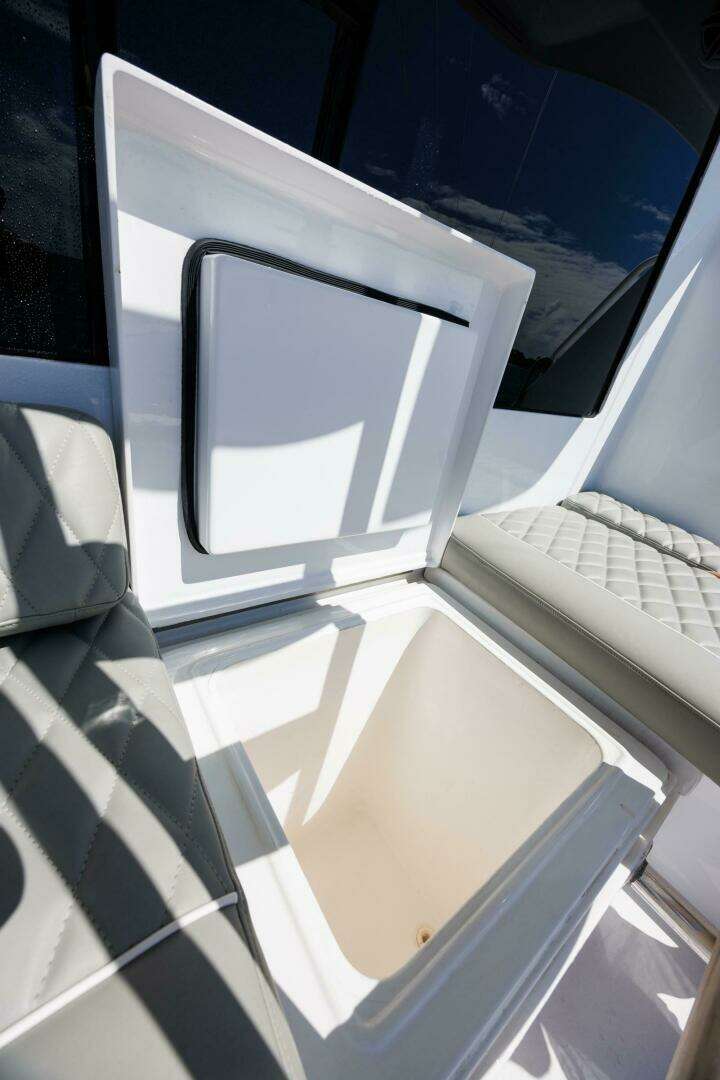 2005 Hatteras 50 Convertible - Image 59