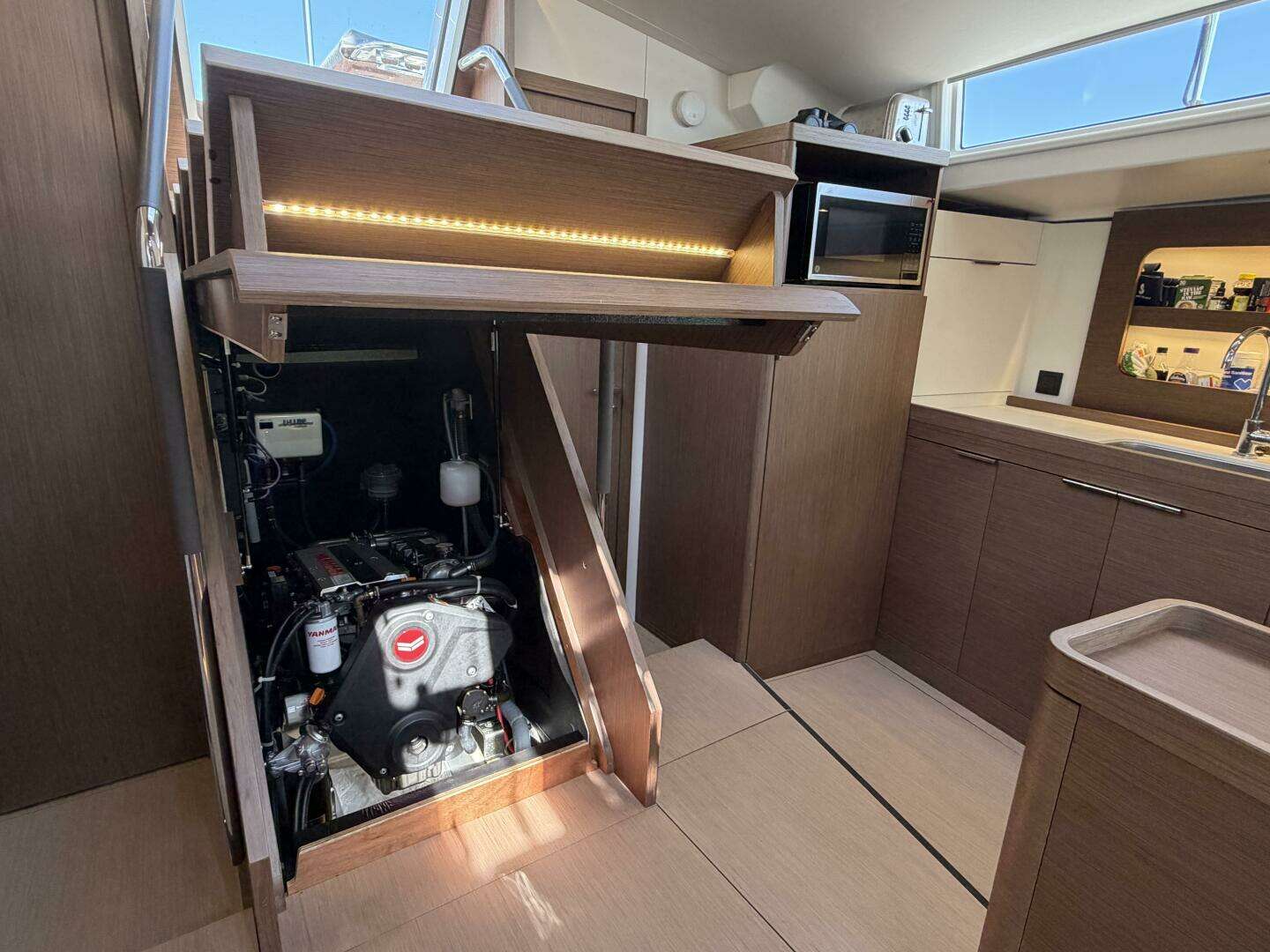 2022 Beneteau Oceanis Yacht - Image 35