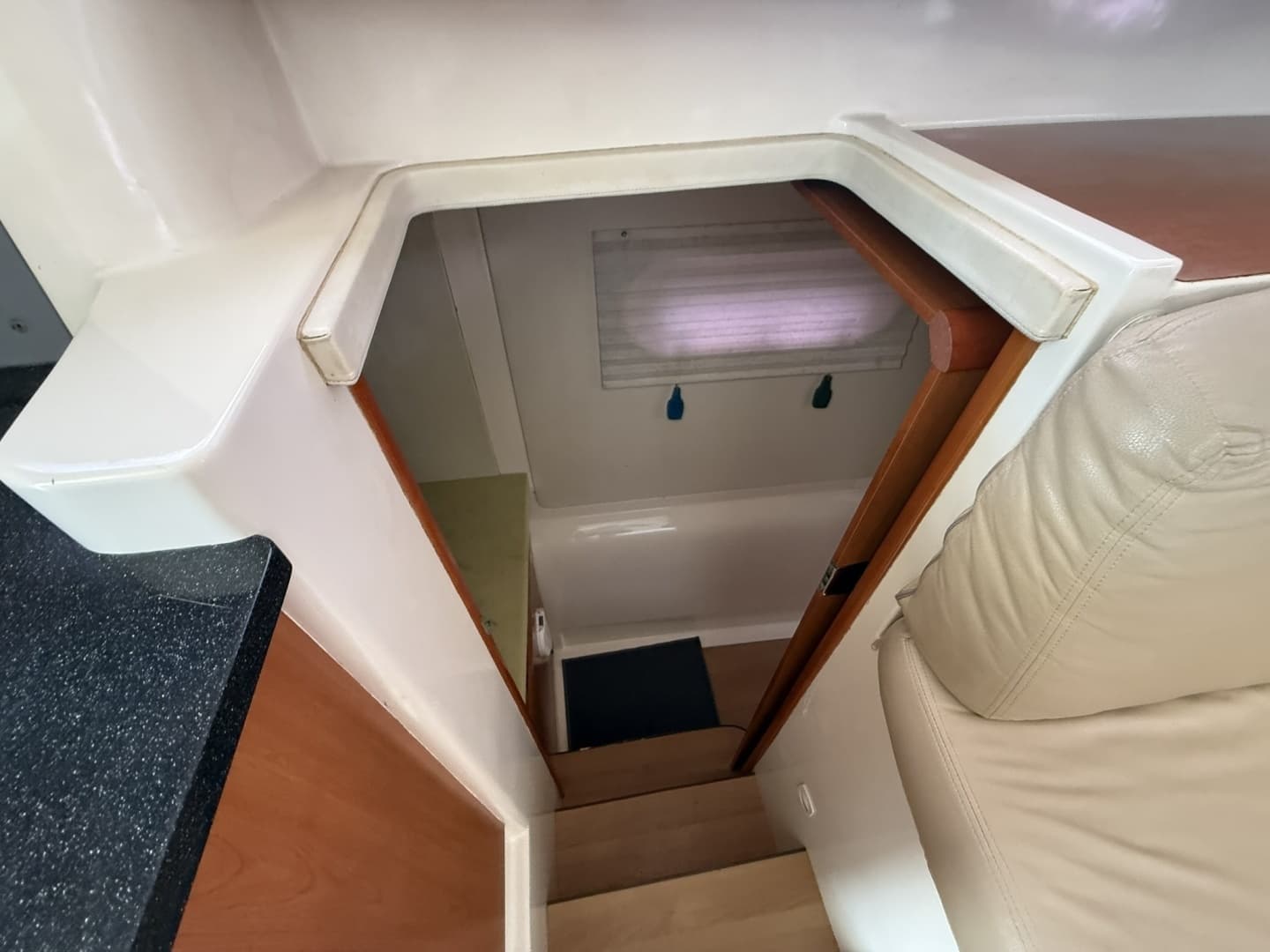 2009 Leopard 37 PC - Image 26
