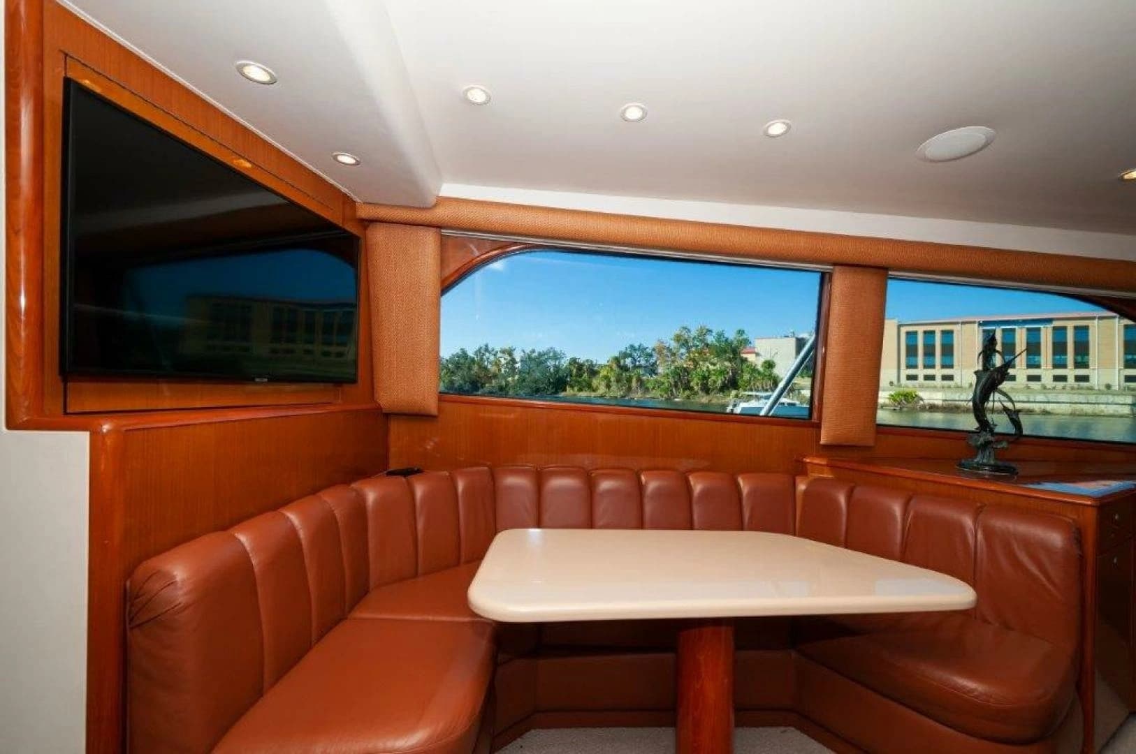 2001 Viking 61 Convertible - Image 10