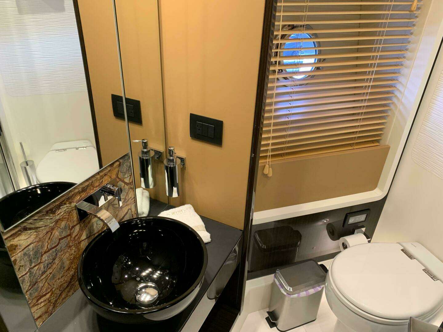 2019 Azimut 77S - Image 25