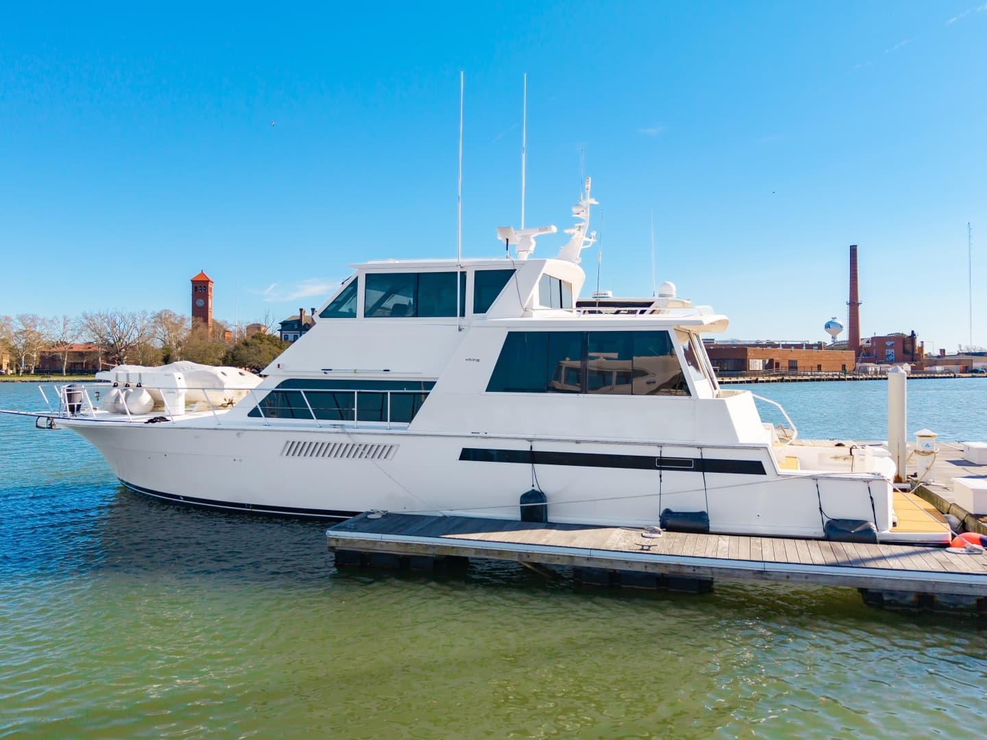 2000 Viking Cockpit Sport Yacht - Image 3