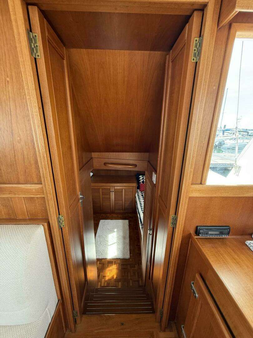 1999 Grand Banks 42 Classic - Image 49