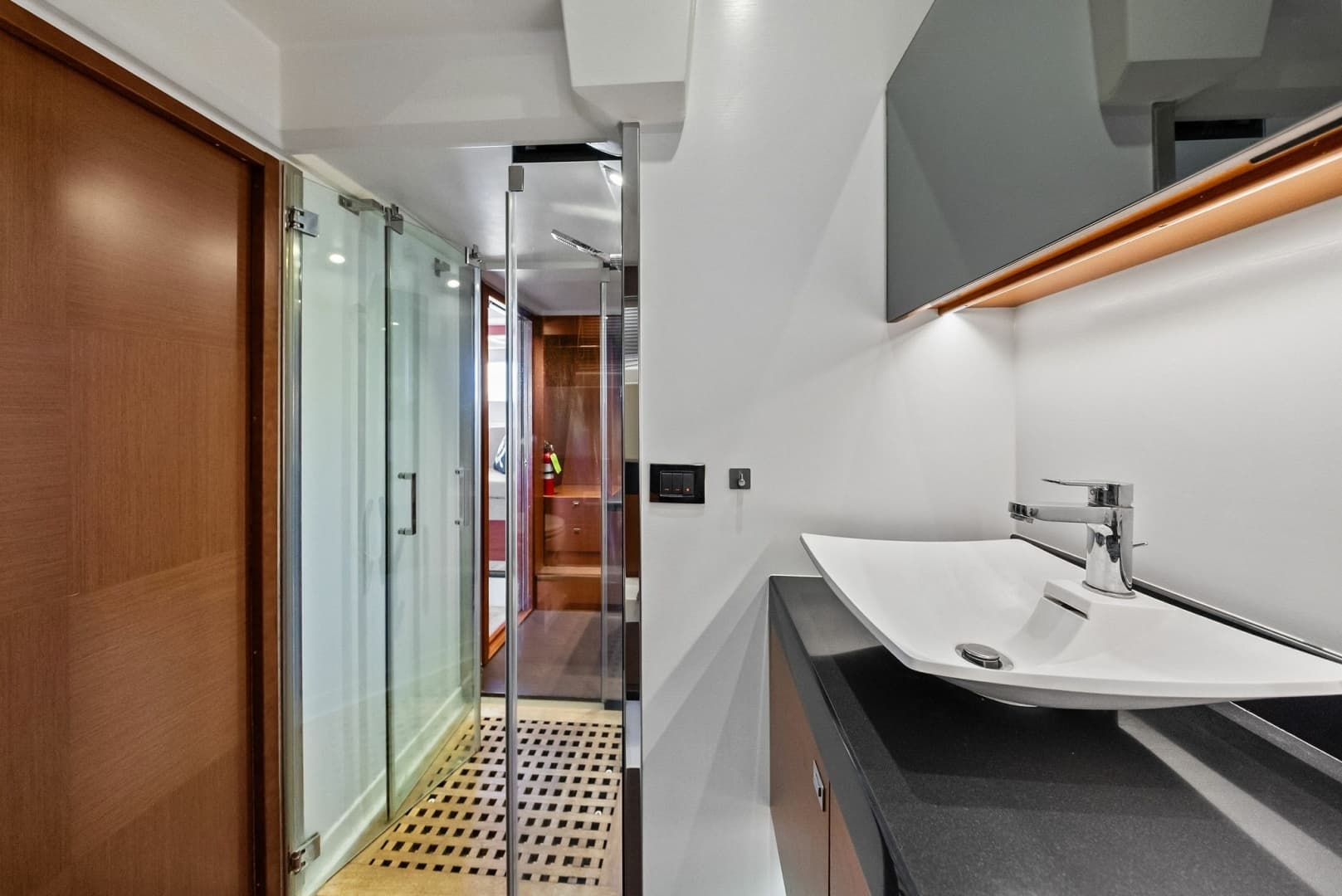 2015 Prestige 550 - Image 44