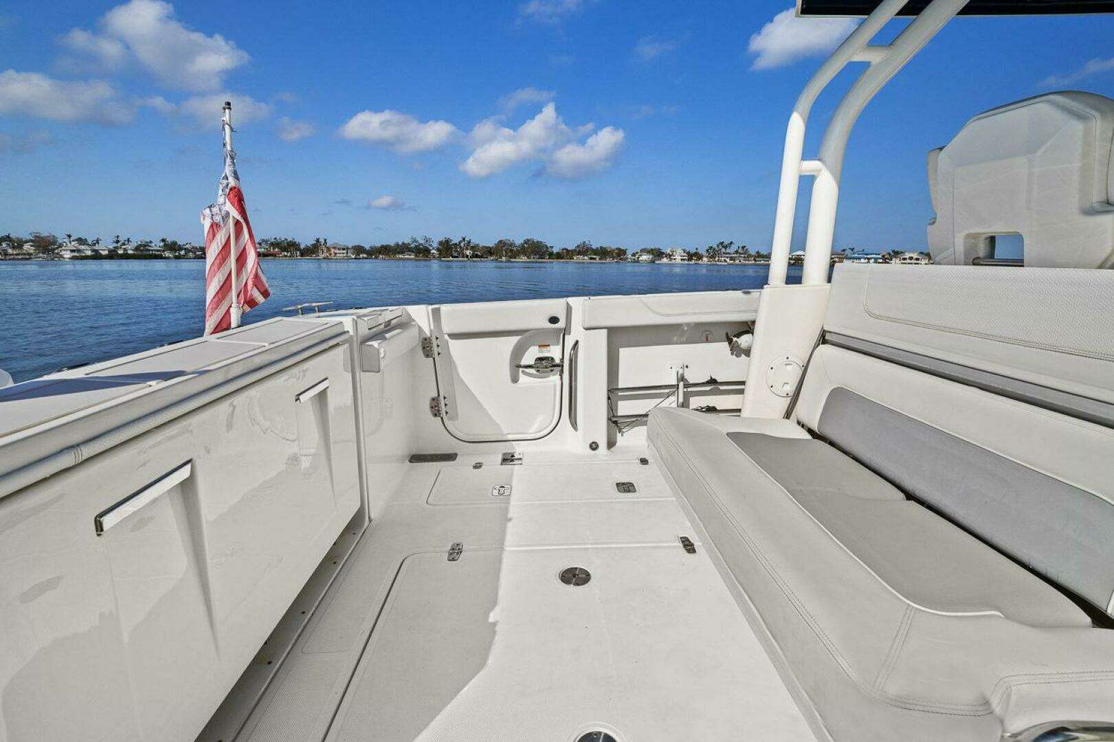2021 Pursuit S328 - Image 12