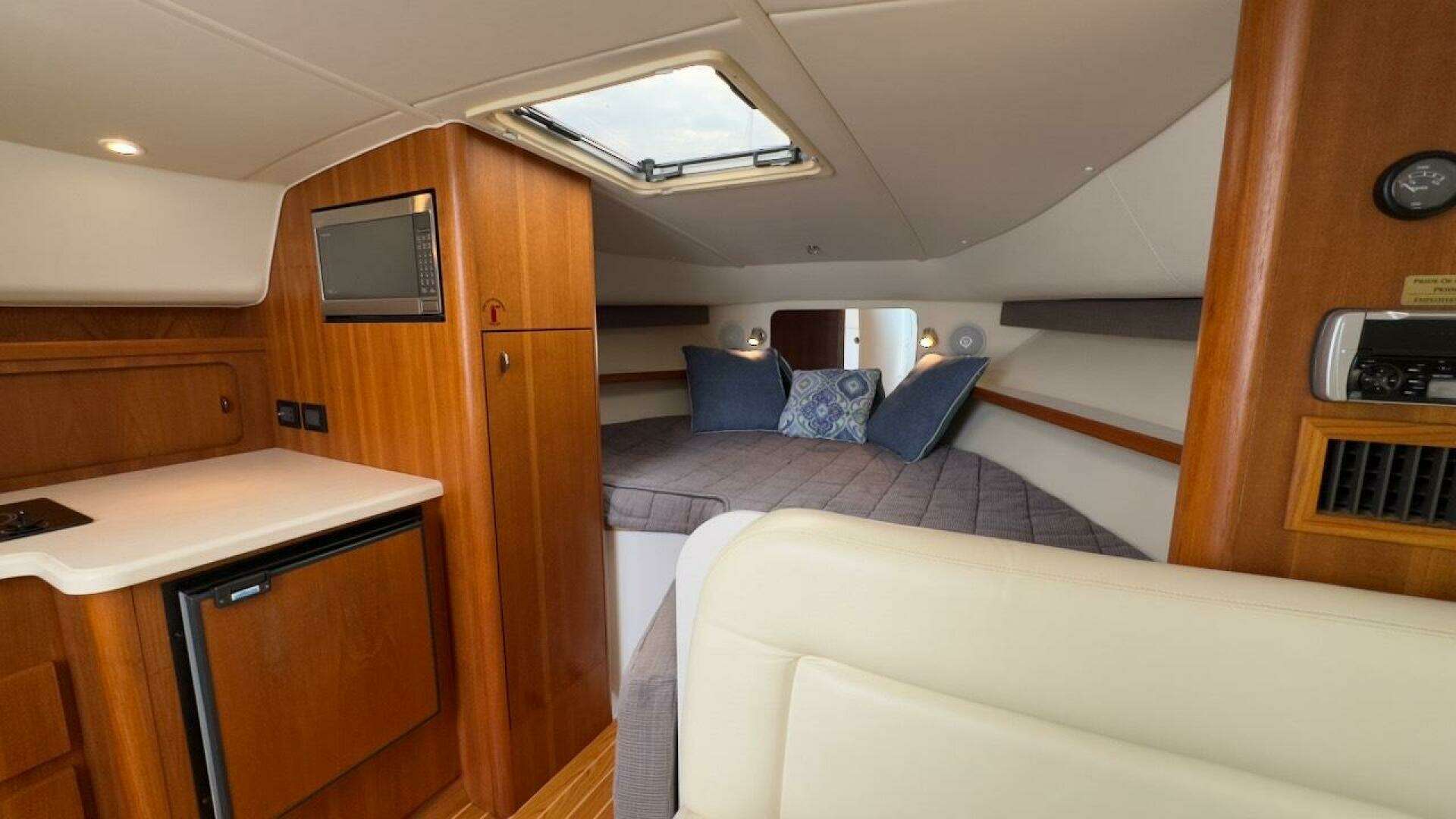 2005 Tiara Yachts 2900 Open - Image 21