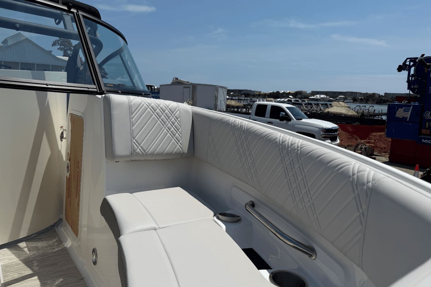 2026 Sea Ray SDX 250 Outboard - 13
