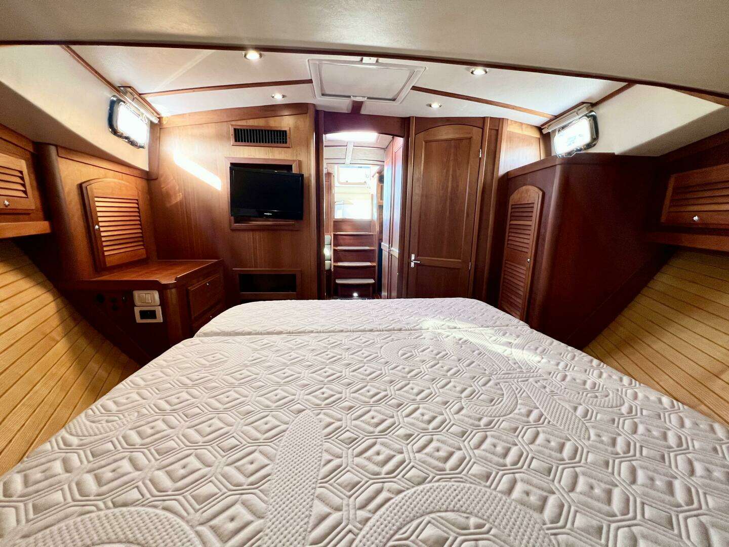 2006 Sabre 38 Hard Top Express - Image 37
