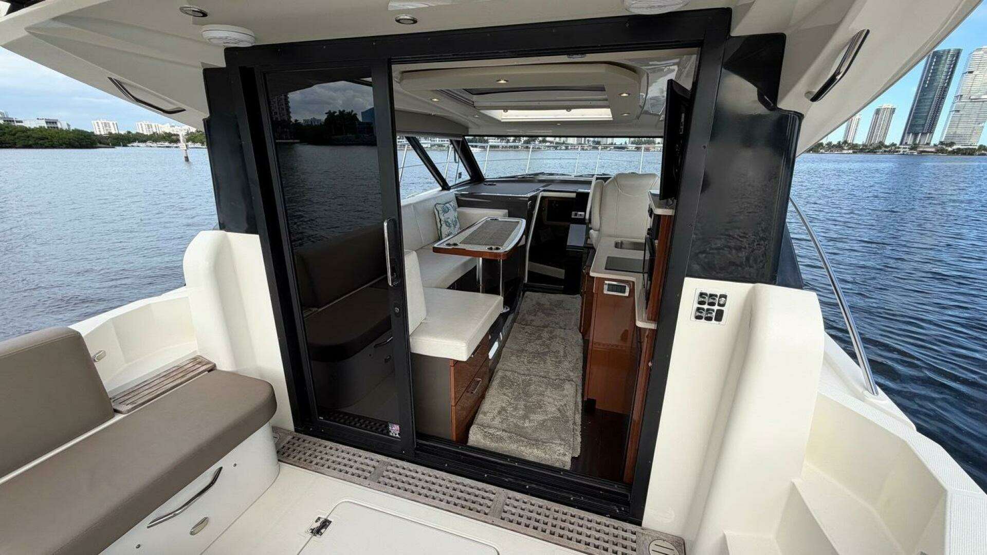 2019 Carver C34 - Image 21