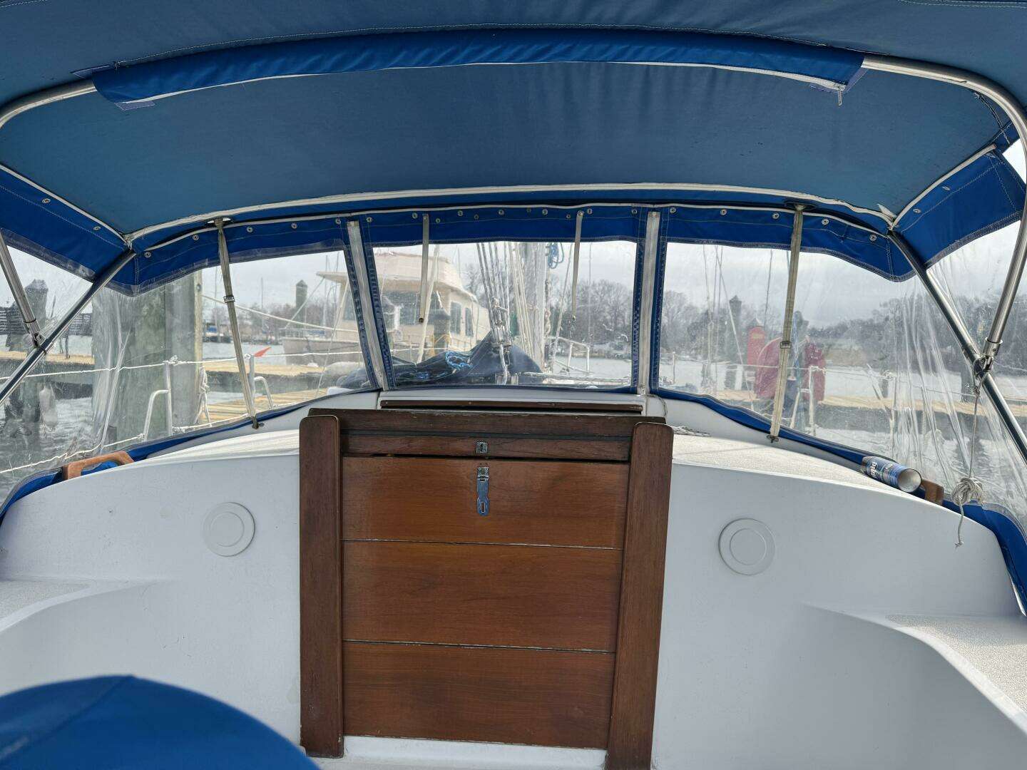1984 Endeavour 33 - Image 4