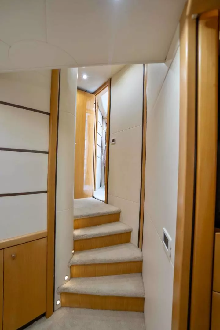 2005 Pershing 76 Motor Yacht - Image 16