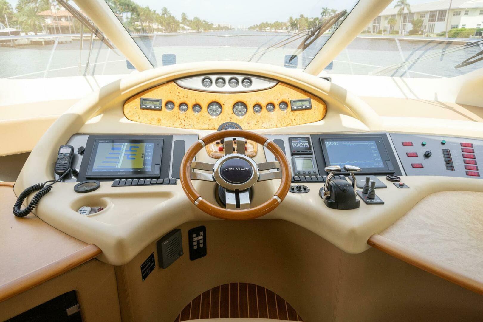 2009 Azimut 62E - Image 31