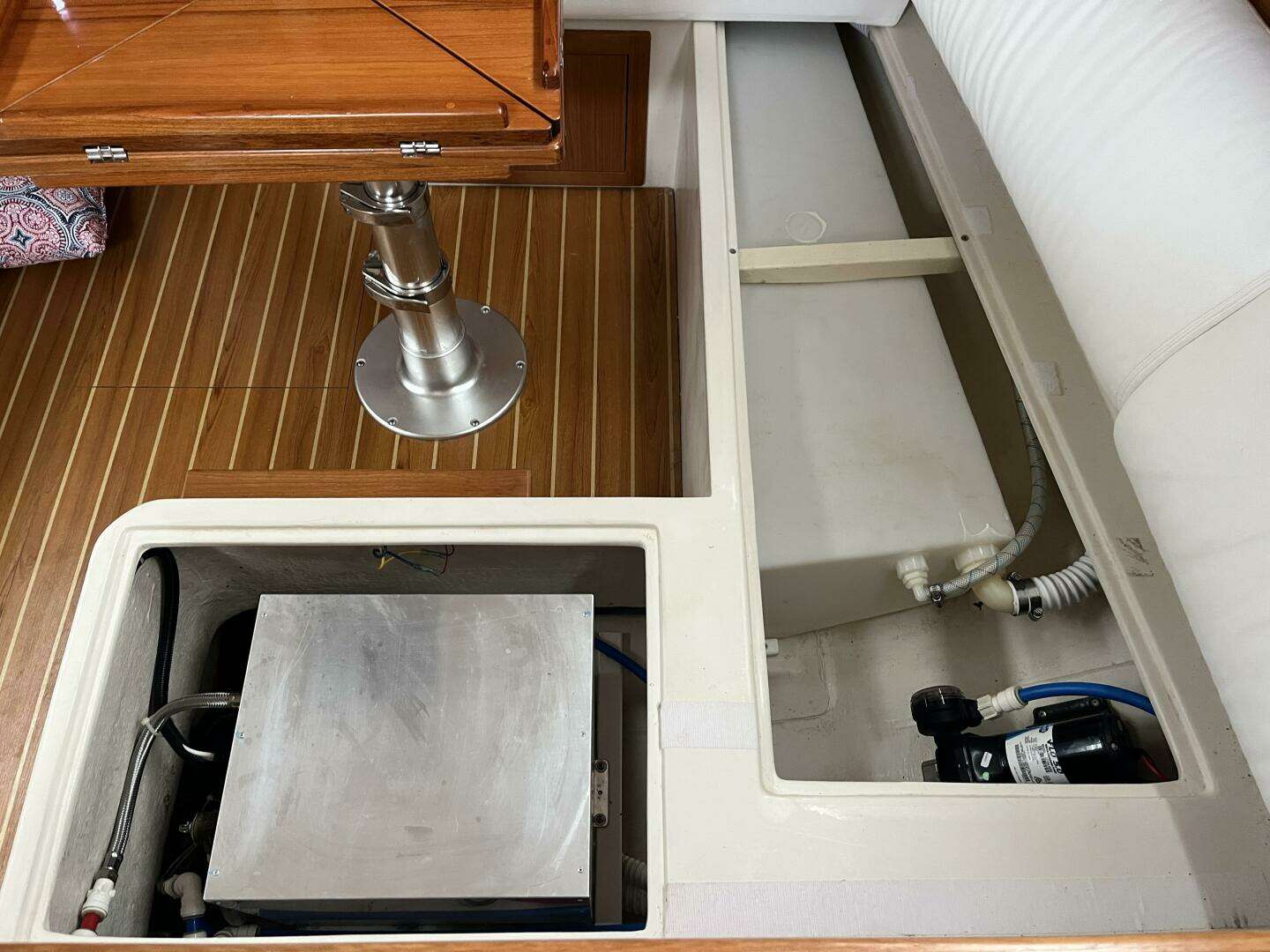 2017 Catalina 355 - Image 43