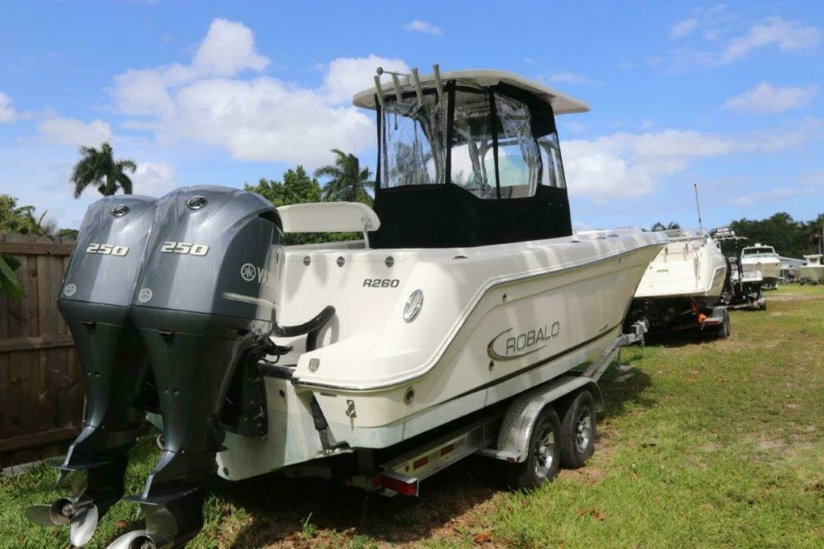 2017 Robalo R260 Center Console - Image 12