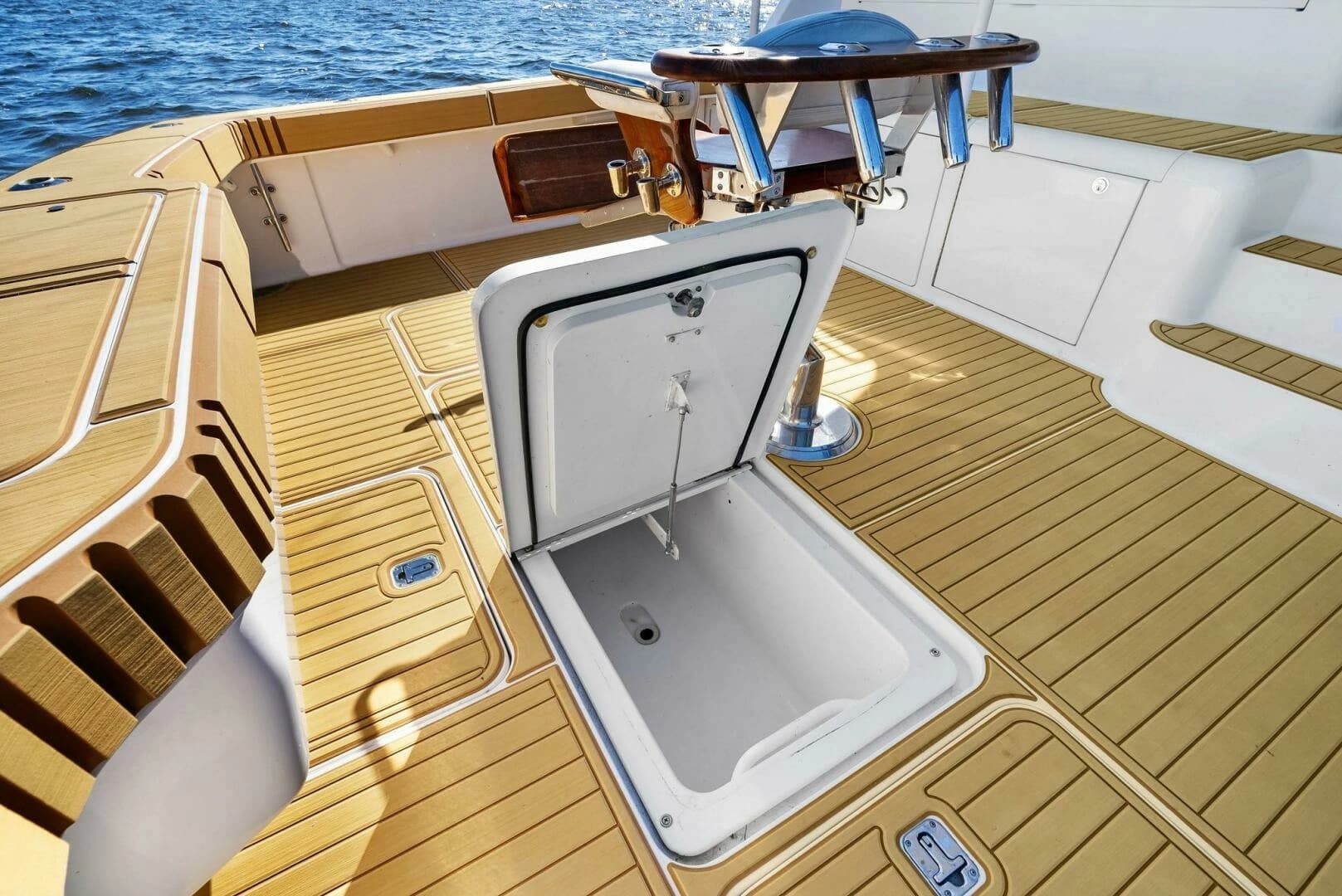 2002 Viking 65 Convertible - Image 22